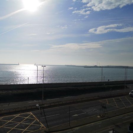 Whole Flat Next To Dover Port With Parking Exterior foto